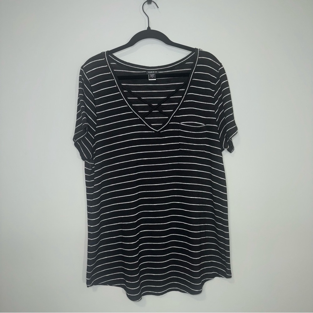 Torrid Womens Black White Striped Strappy V-Neck Short Sleeve Pocket Tee Shirt 1